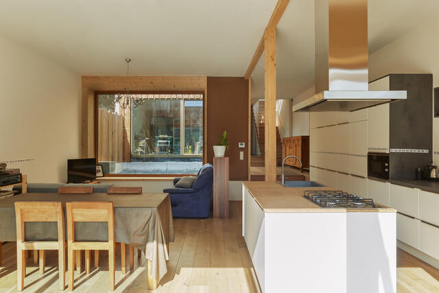 Photo de la cuisine et la salle à manger donnant sur le patio