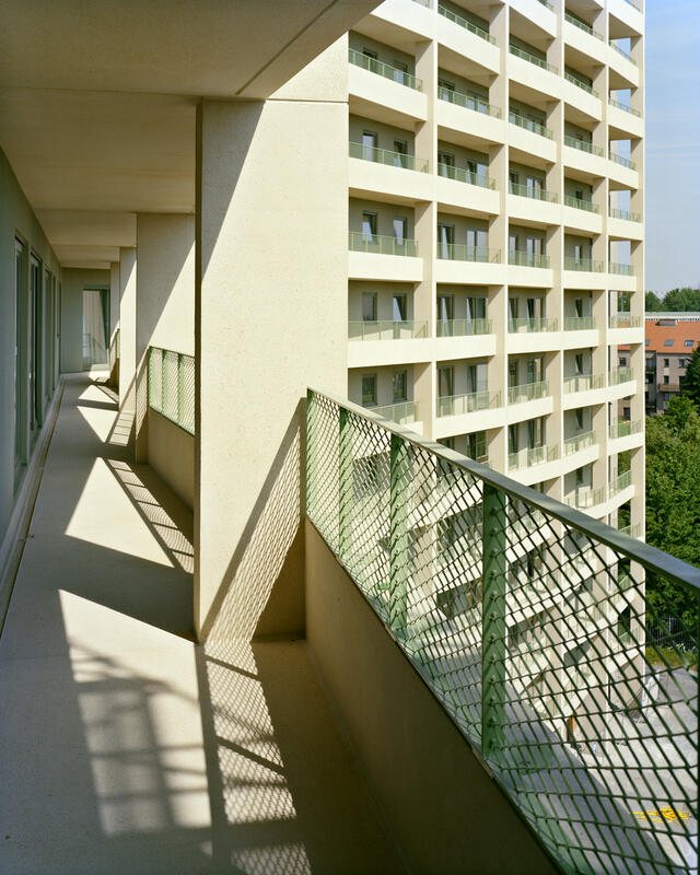 Goujons - Photo d'un balcon ensoleillé au 7ème étage