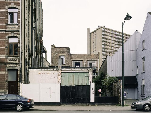 Photo de l'immeuble des Goujons en 2020 avant rénovation - Vue depuis la rue des Bassins