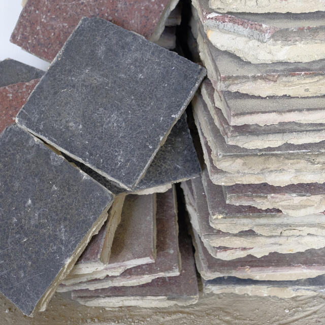 Photo - démontage des carreaux en ciment