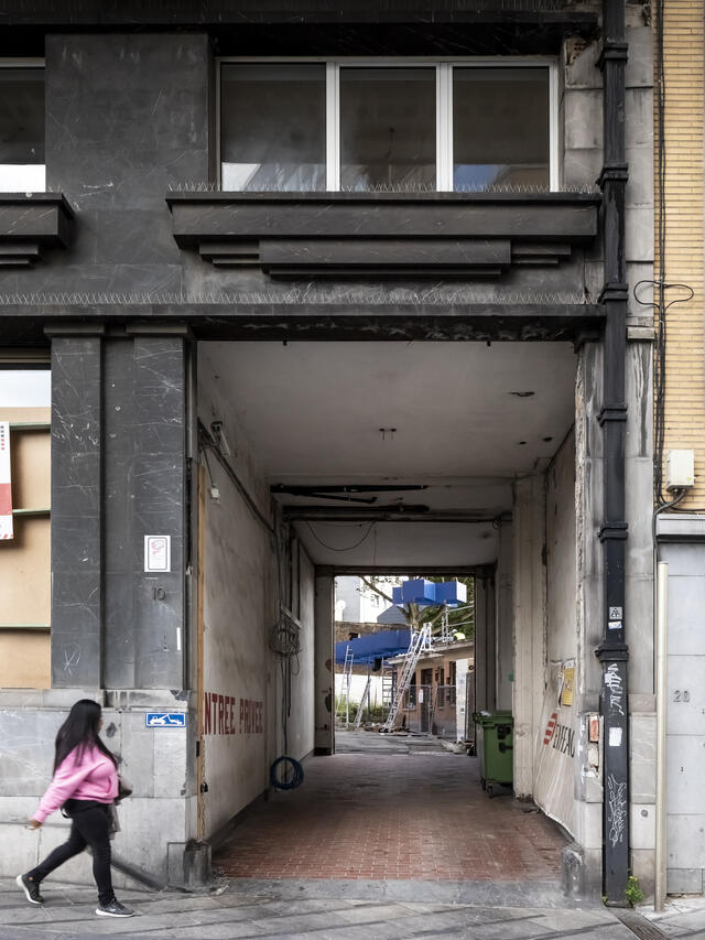 Photo de chantier - Montage de la structure depuis la rue