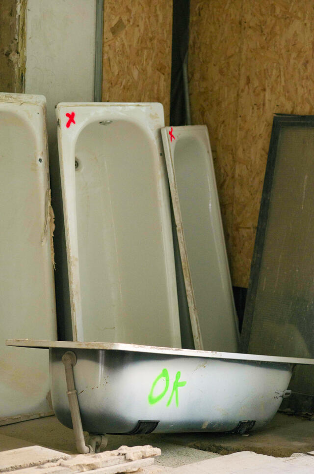 Photo lors du tri des baignoires existantes 